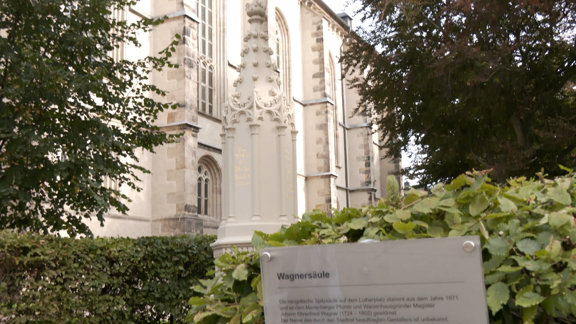 MEgional am 15. September 2021 mit der neu erstahlten Wagnersäule