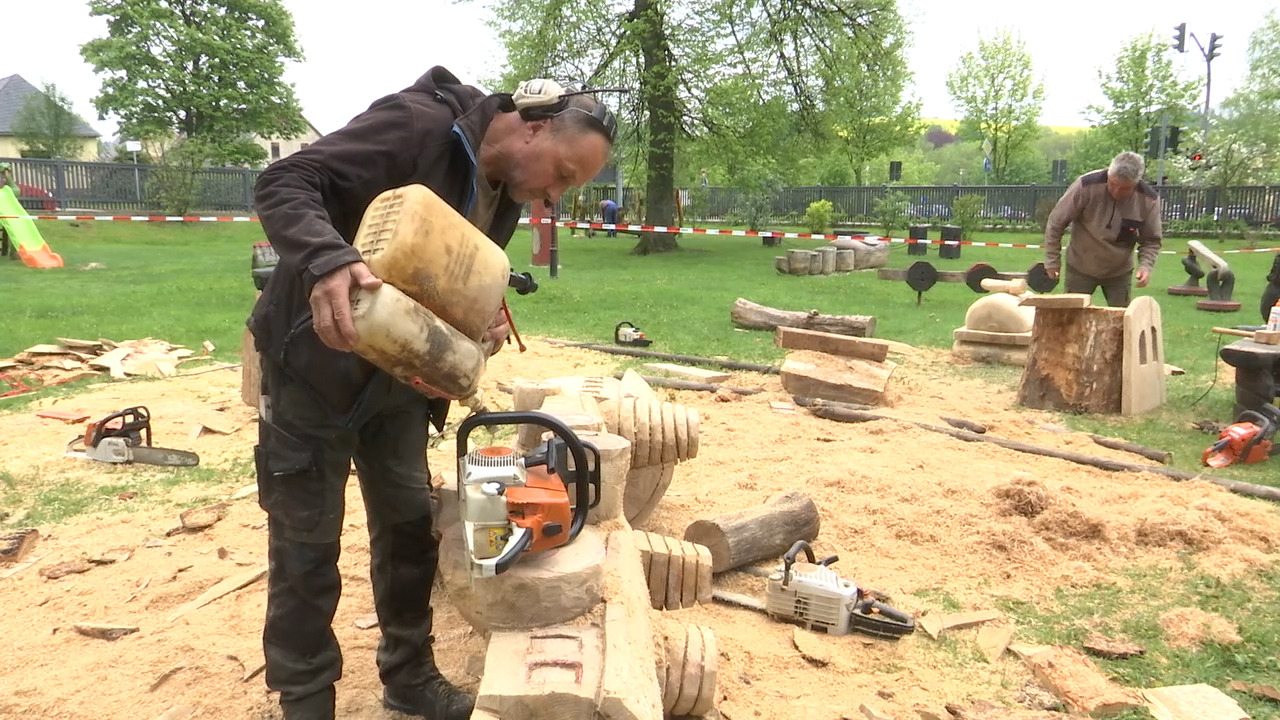 MEgional mit dem Holzsymposium in der Baldauf Villa
